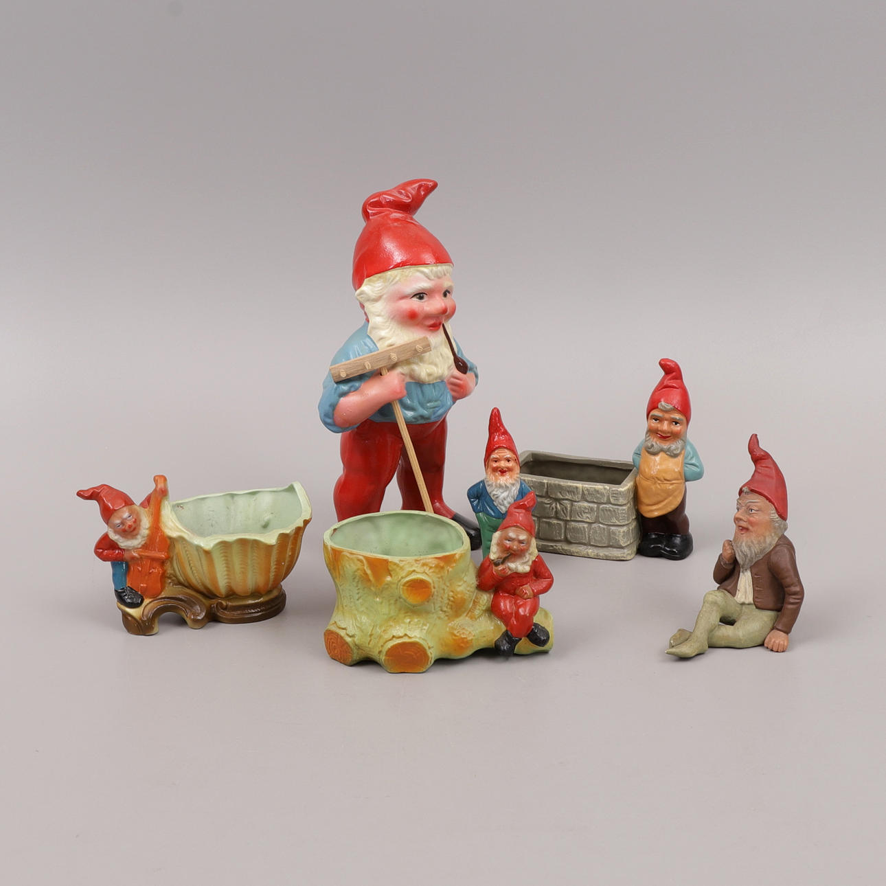 Tomtar, 6 st, lera, 1900-talets första hälft.