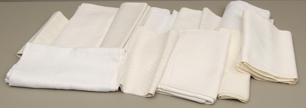 PARTI DUKAR, 13 st, bl.a. linnedamast.