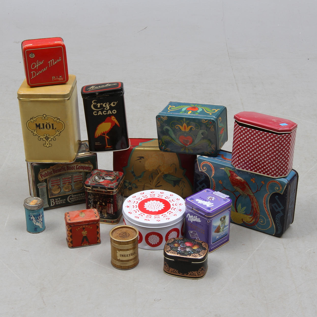 PLÅTBURKAR, 15 st, Bl a "Ergo Cacao", "Boots Benefit", "Milka", 1900-tal.