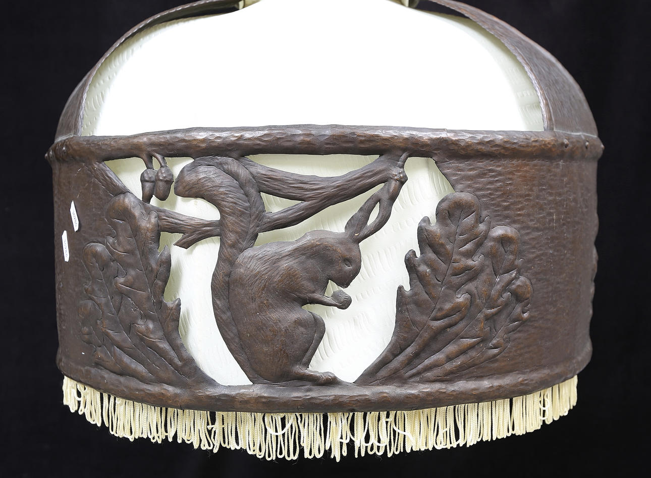 TAKARMATUR, jugend, 1900-talets första kvartal. Total höjd 97 cm.