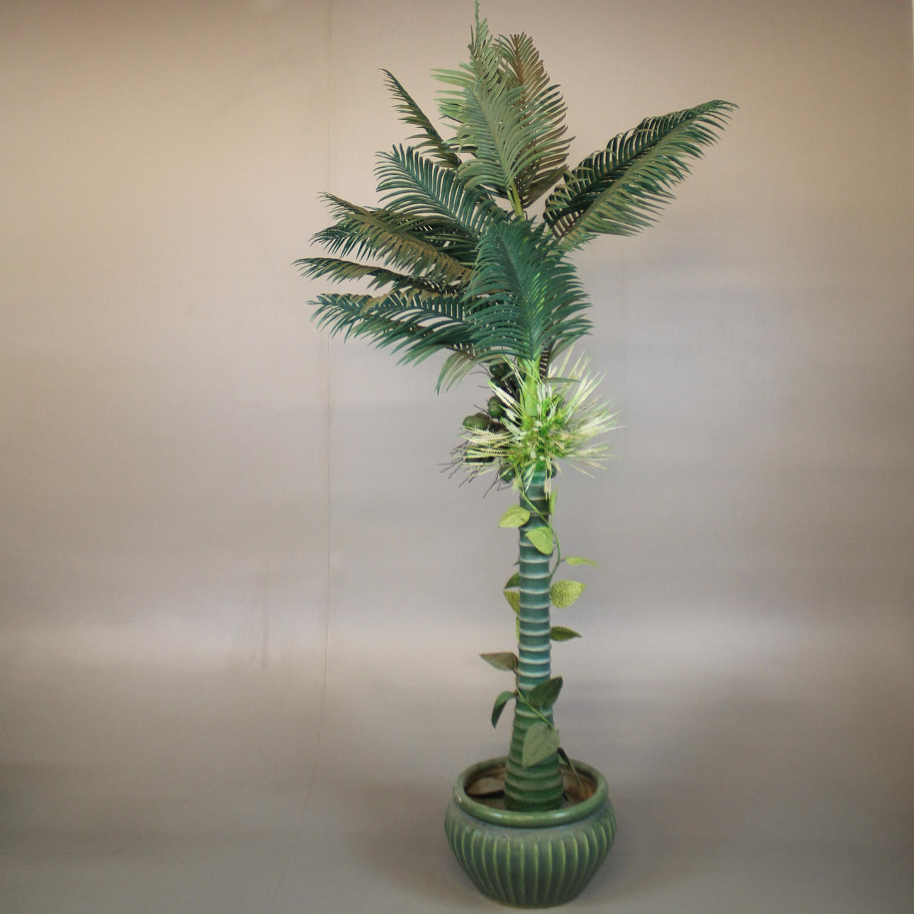 KONSTPALM i kruka, plast 2000-tal.