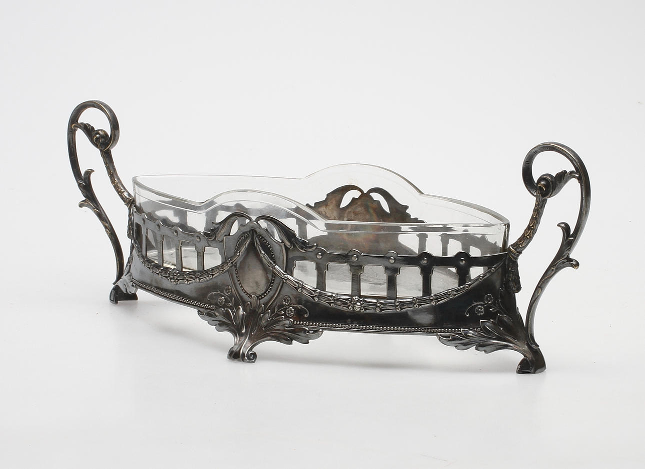 Jardiniere, vitmetall, jugend,tidigt 1900-tal.