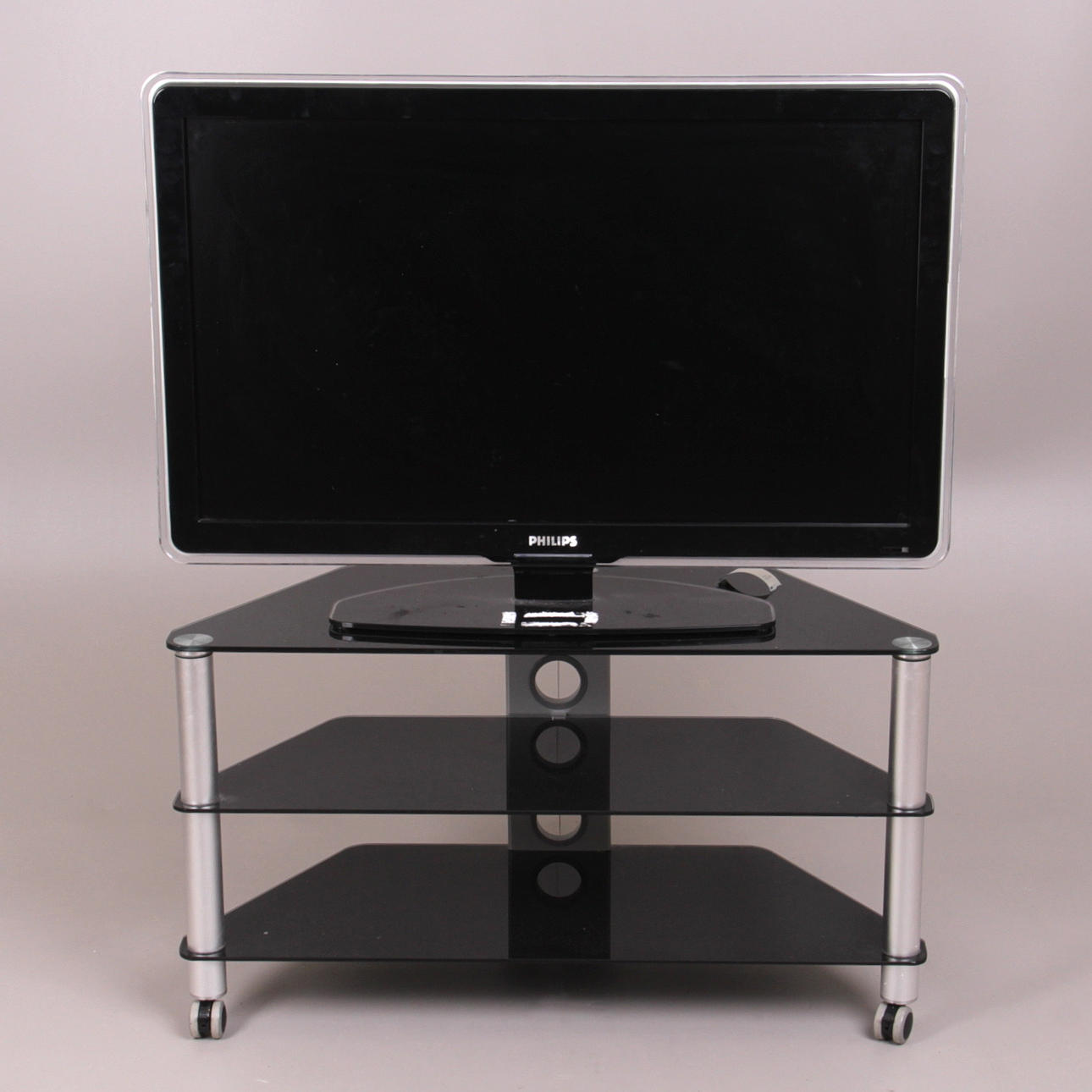 TV, Philips, 42 tum, samt tv bänk.