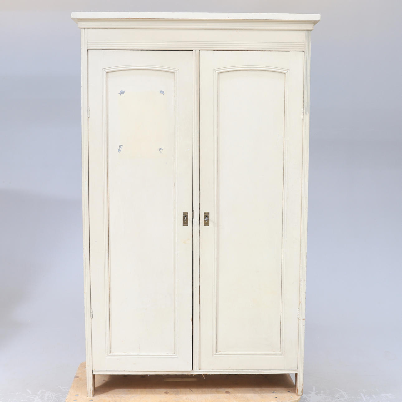 KLÄDSKÅP, jugend, 1900-talets början.