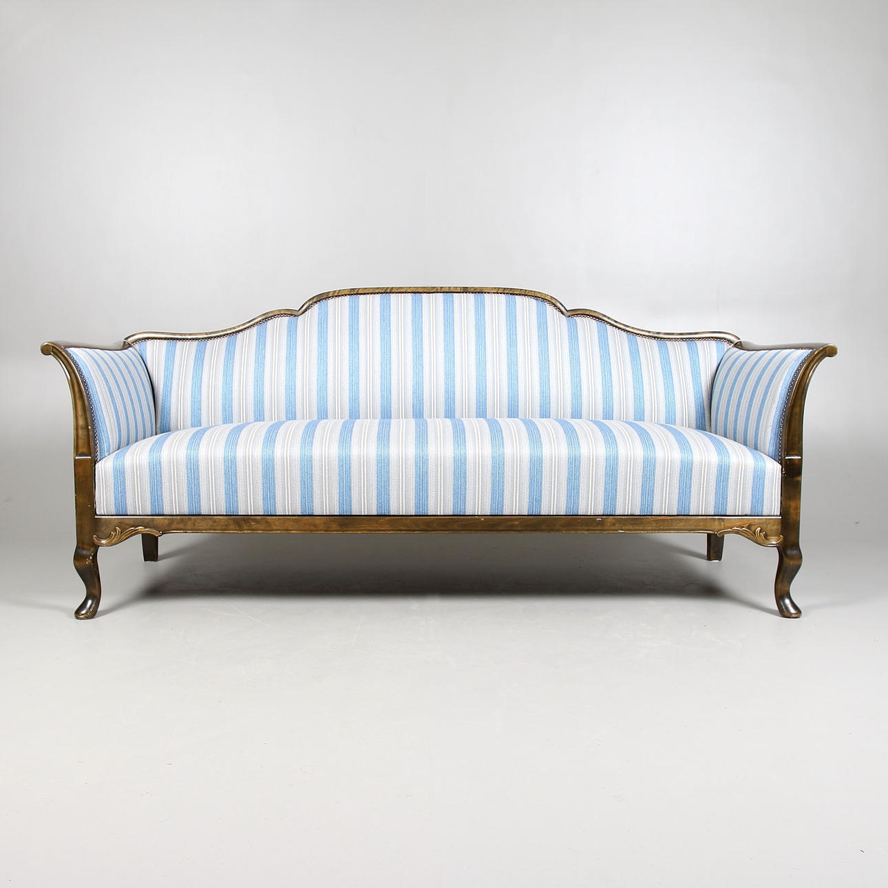 SALONGSGRUPP, 4 delar, Chippendale. 1900-talets första hälft.