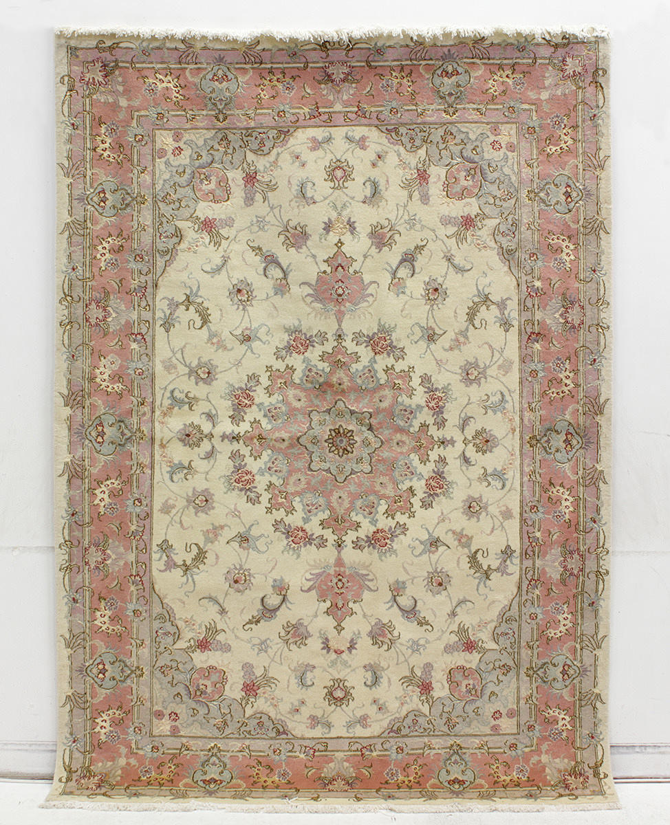 MATTA, Orientalisk, Täbriz med silkesinslag, 242 x 168 cm.