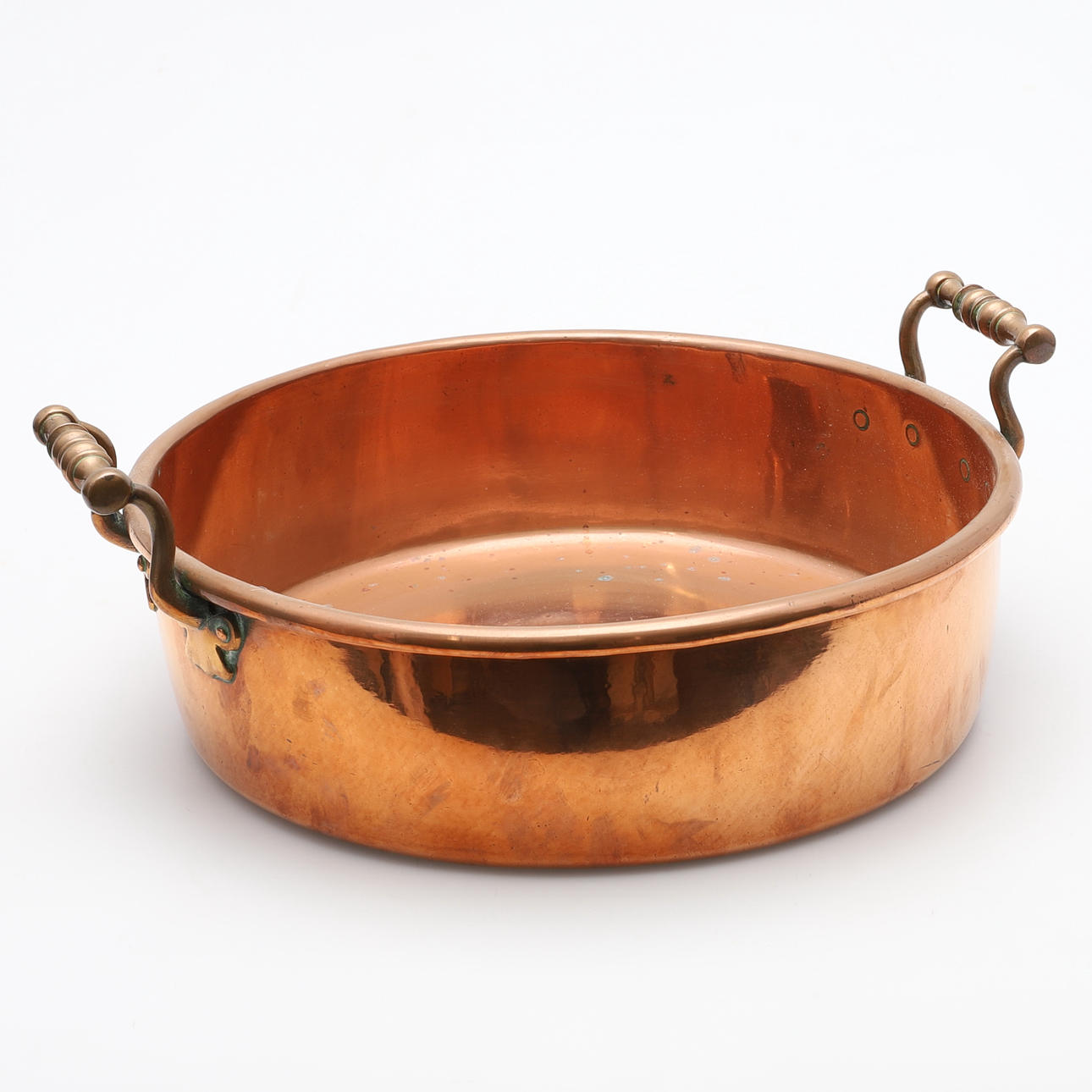 A NINETEENTH CENTURY COPPER TWO HANDLED PRESERVE PAN.
