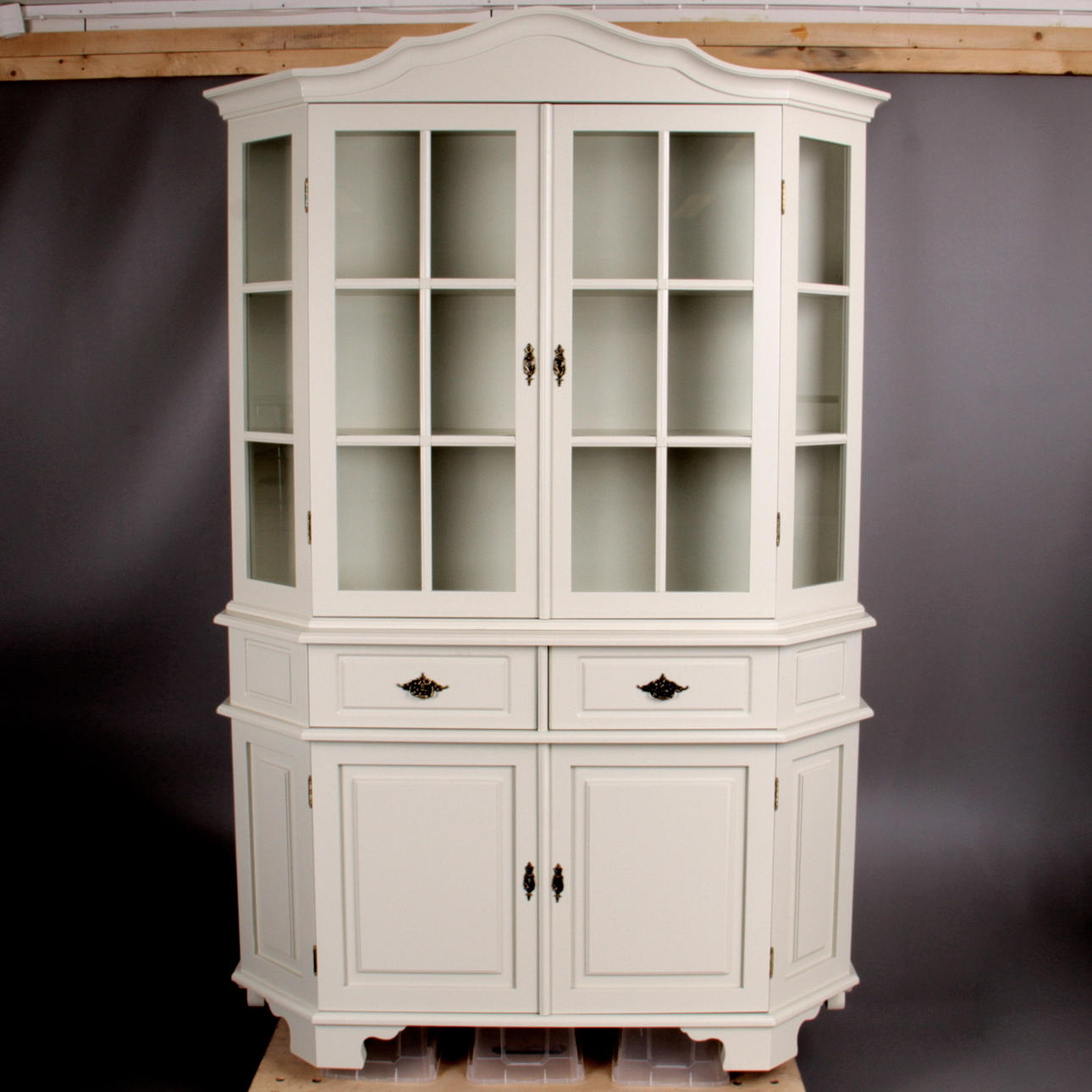 MATSALSSKÅP, brickmärkt "Gamla Sverige" Åmells Möbler, 1900-talets sista kvartal.