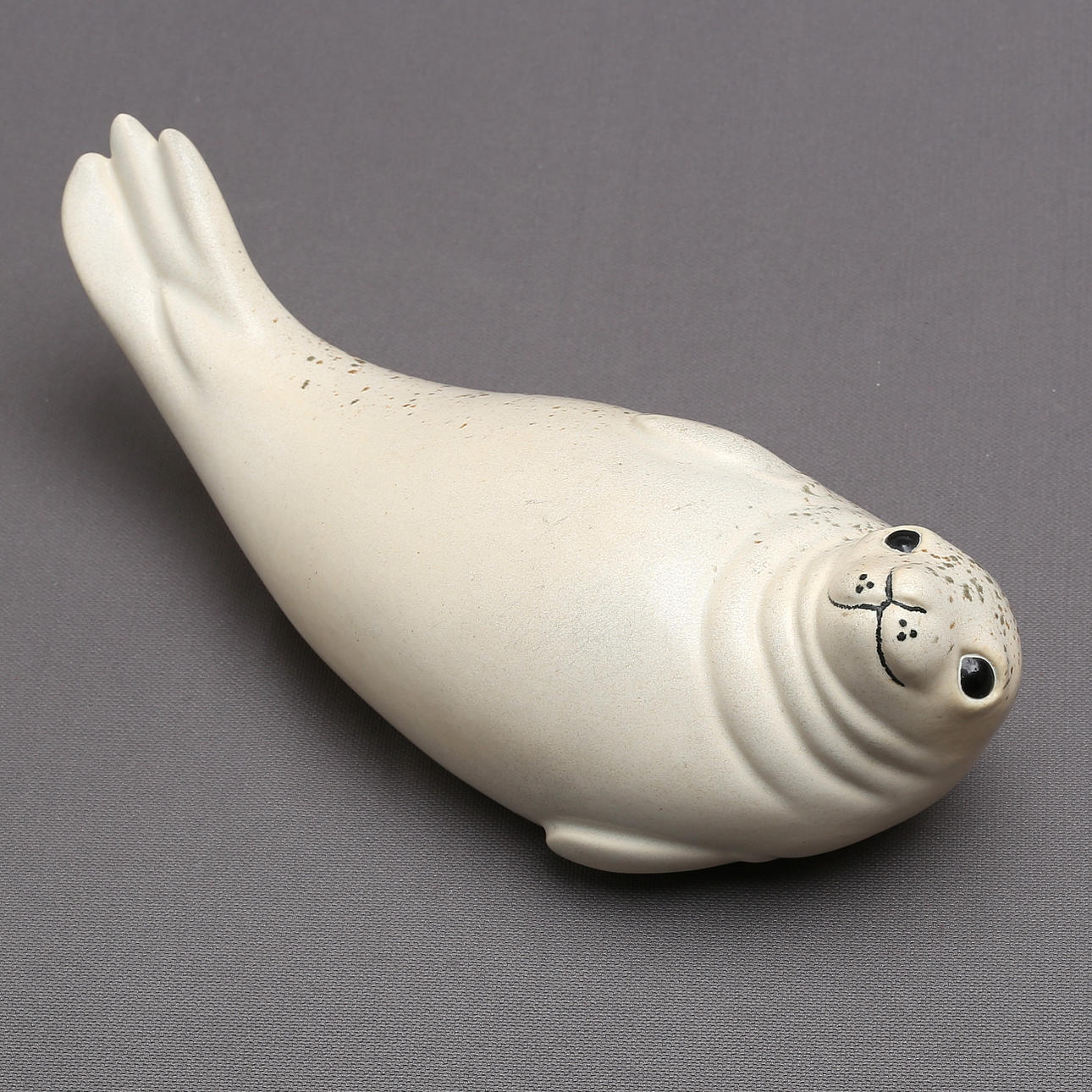 PAUL HOFF. Seal, stoneware, Gustavsberg K-Studion.
