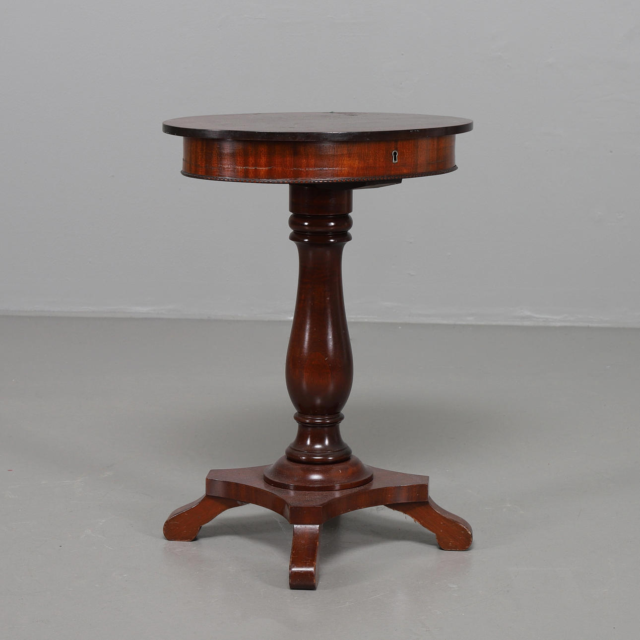 OMPELUPÖYTÄ, mahonkiviilu, 1900-luku.