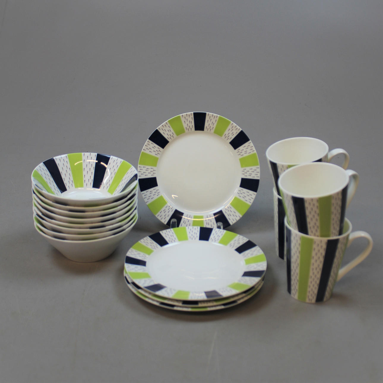 SERVIS 16 delar modern design efter mönster av Stig Lindberg.