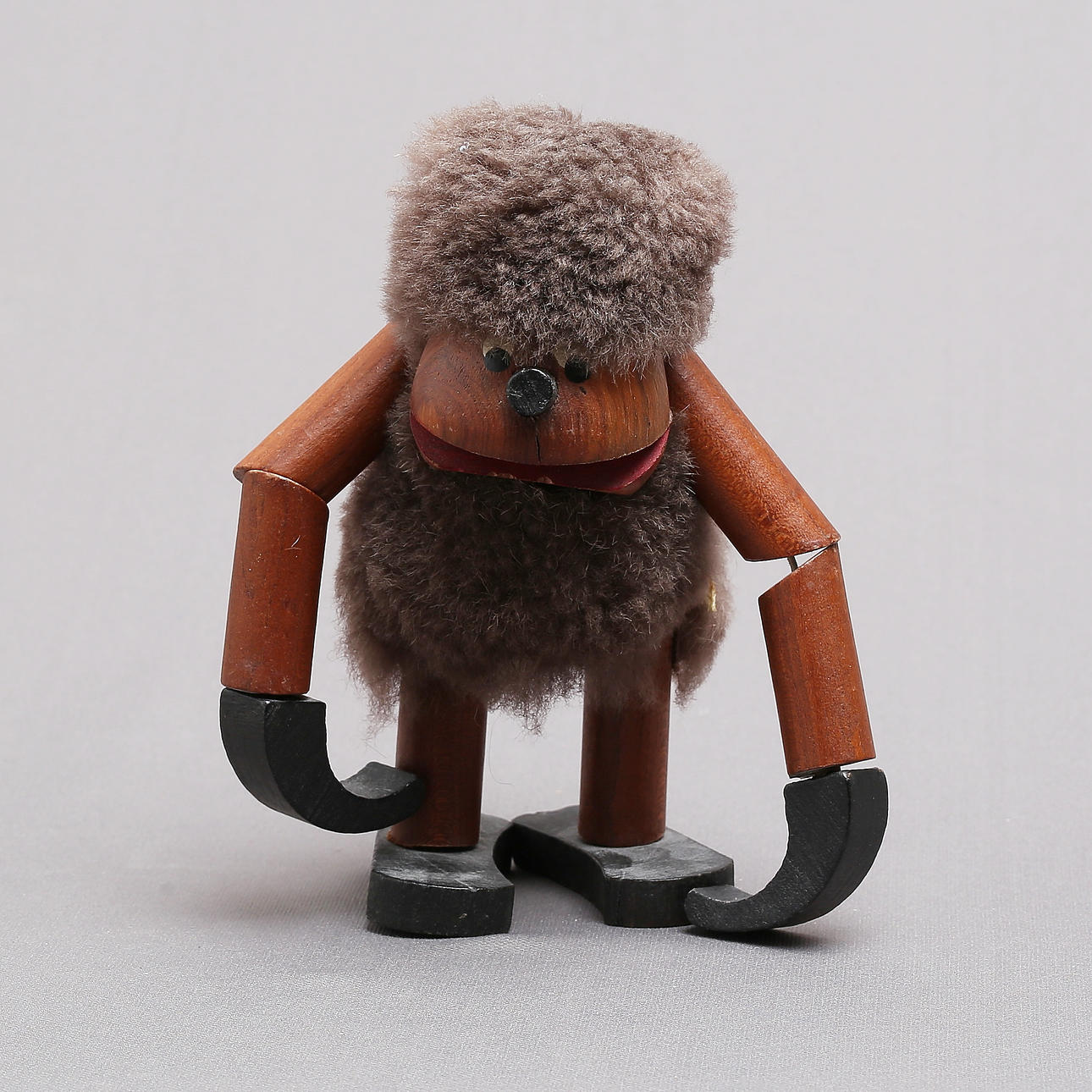 FIGUR, apa, trä, päls, 1900-talets andra hälft.