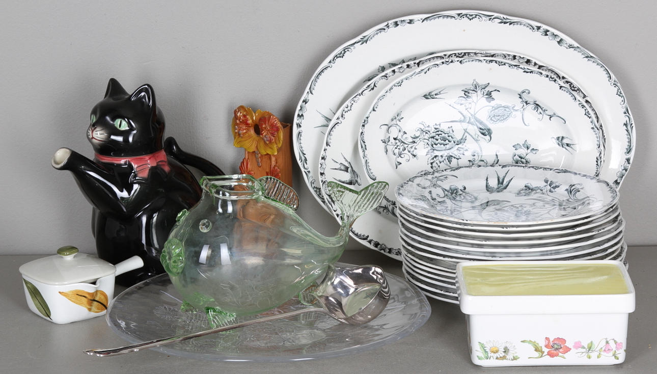 KERAMIK och GLAS, bl.a. Rörstrand, Kosta Boda, Cortendorf.