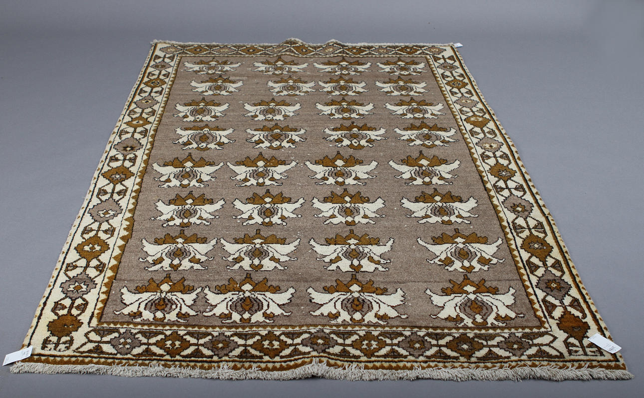 MATTA, orientalisk. 230 x 155.