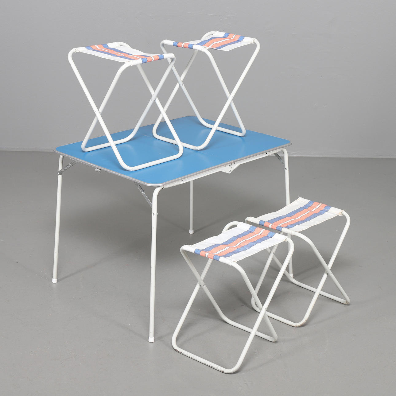 PICKNICKMÖBEL, Origo, 1900-talets mitt.