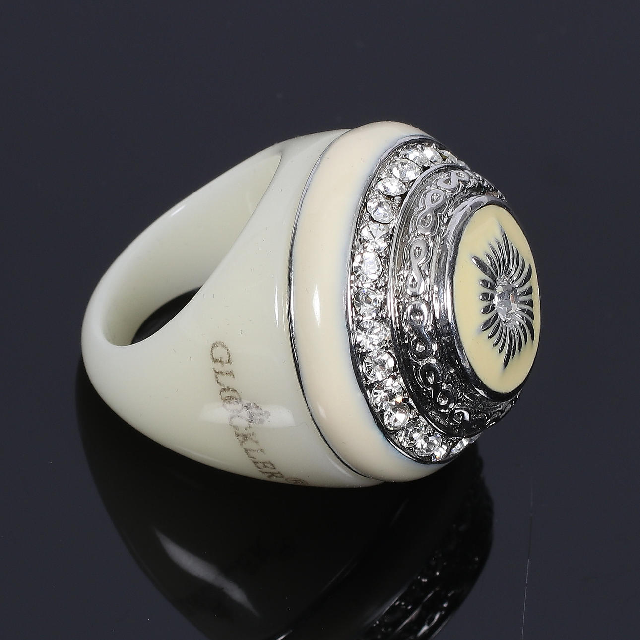 RING, Entwurf Harald Glöckler, Pompöös, 2000er Jahre.