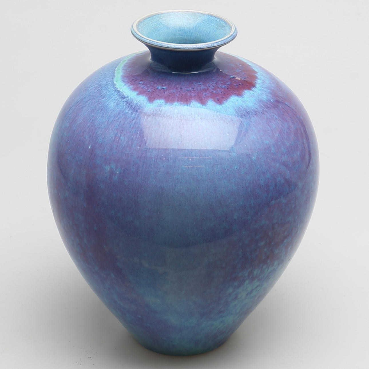 BERNDT FRIBERG. Vas i stengods med aniaraglasyr. Signerad Friberg med studio Gustavsberg handmärke.