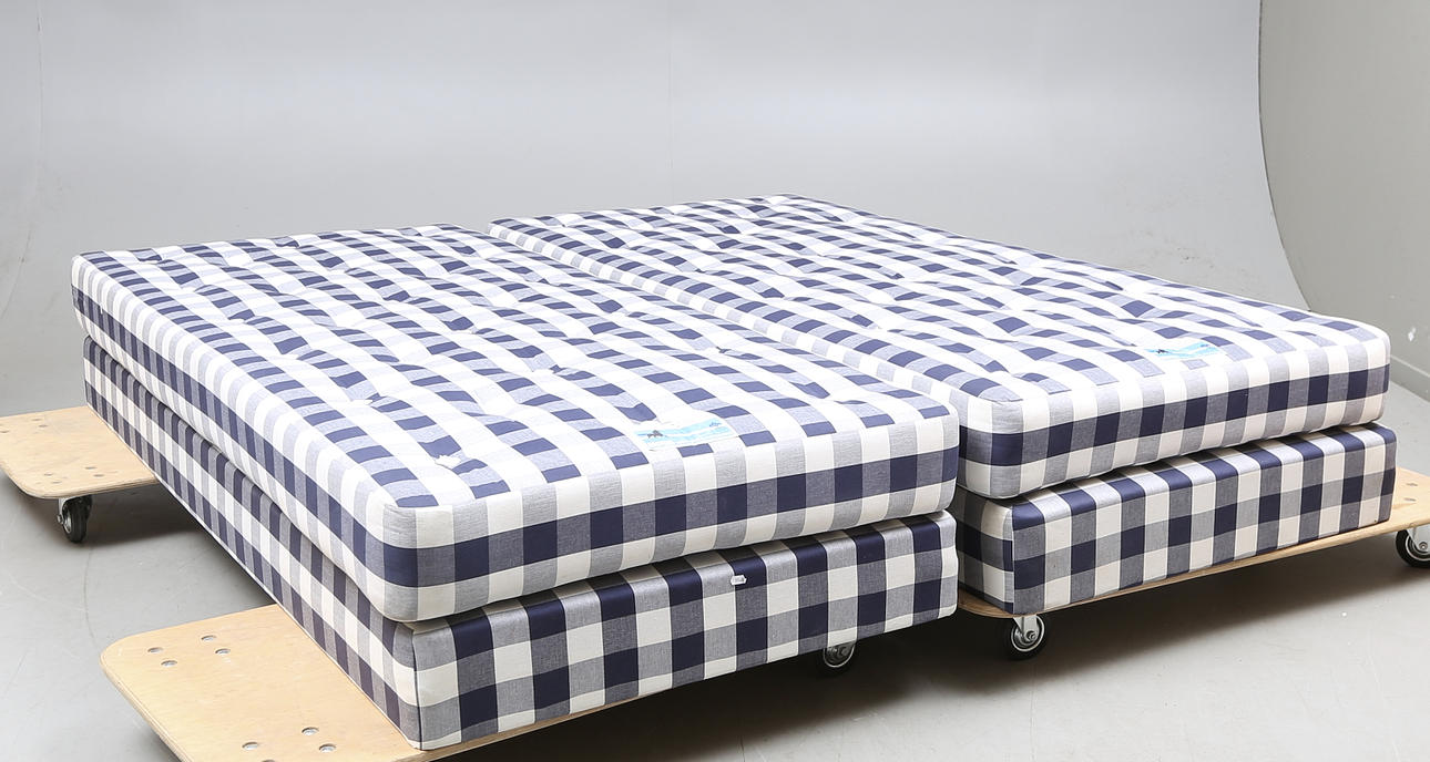 SÄNGAR med MADRASS, 2 st, Hästens, Sheraton, 90 x 200 cm.