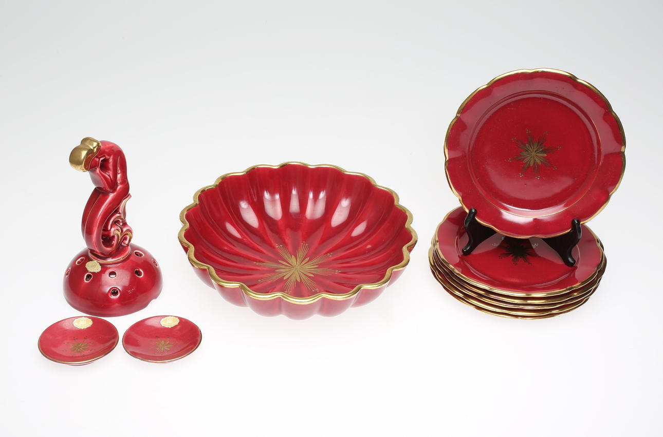 ARTHUR PERCY. Porslin, Röd Rubin, Gefle, 10 delar.