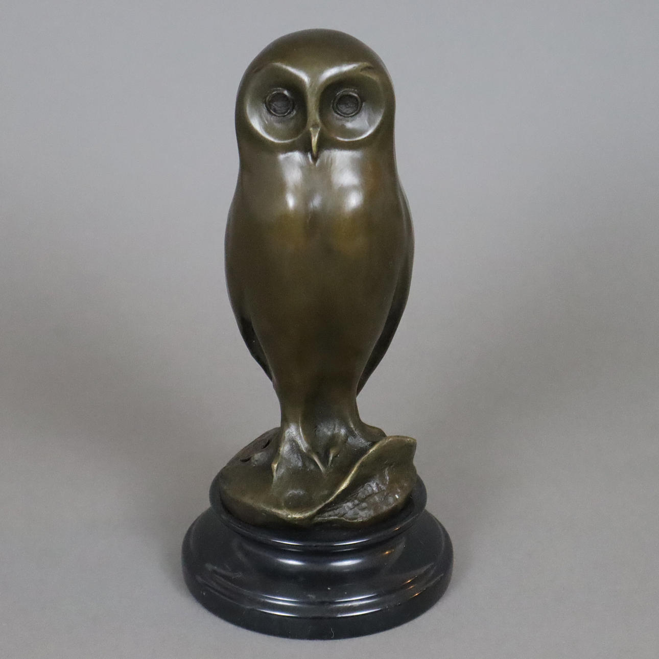 - MILO. NACH. Tierskulptur "Eule", Bronze.