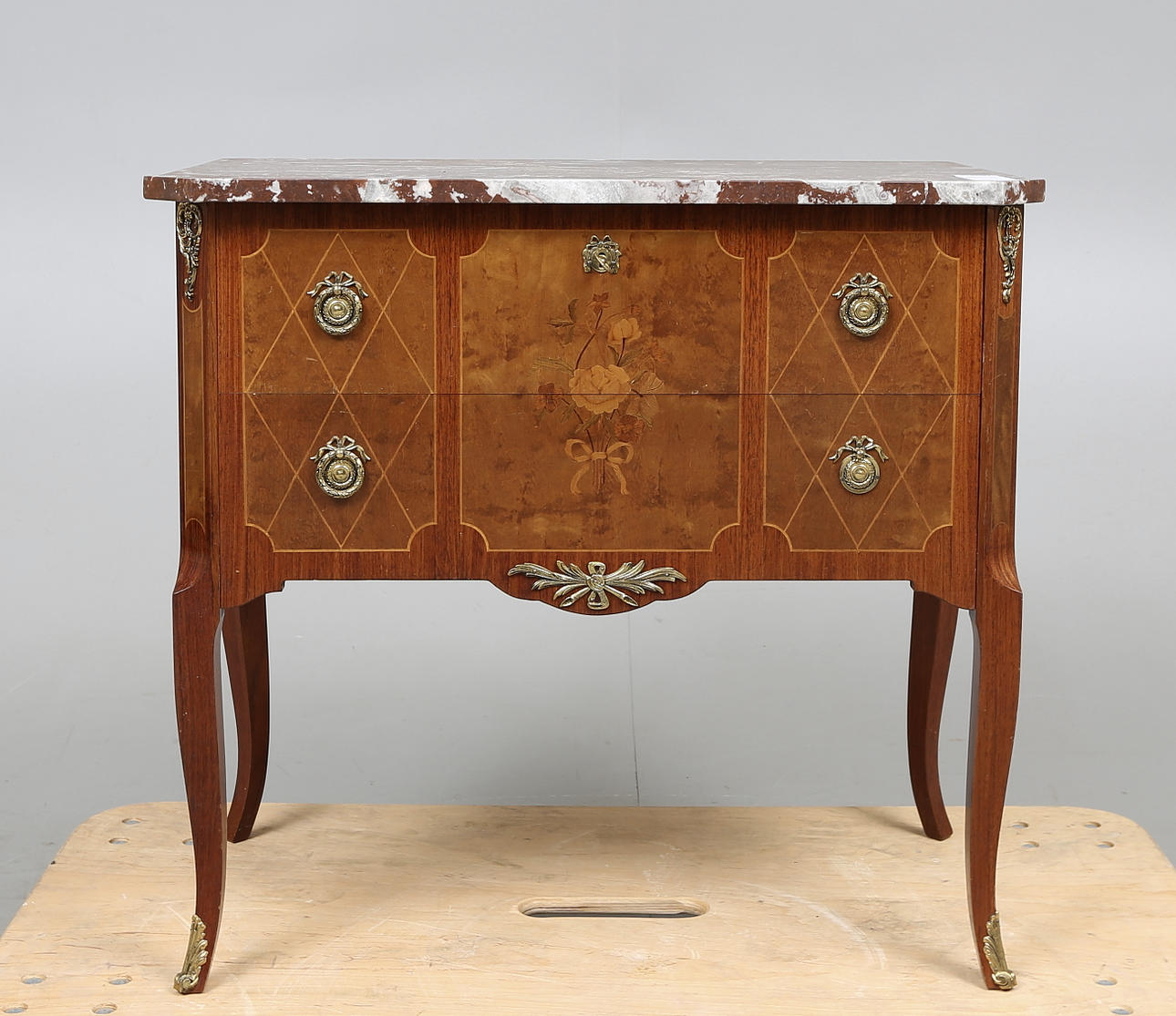 BYRÅ, sk Haupst-stil, 1900-tal.