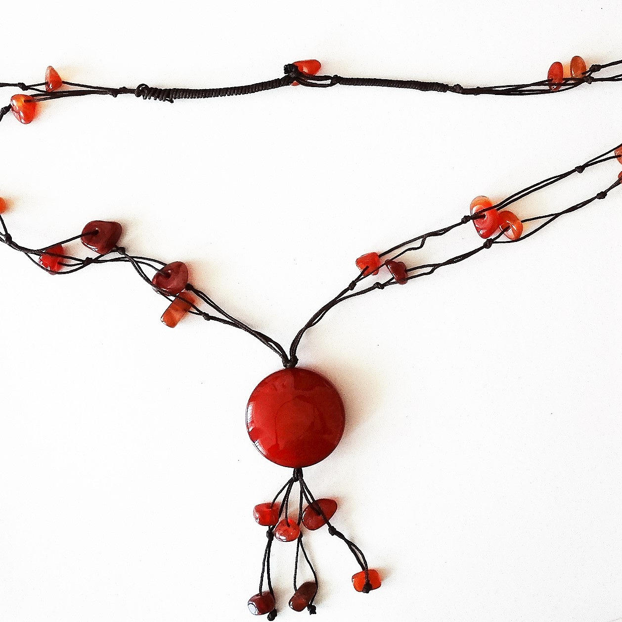 CARNEOL HALSBAND med tygsladd.