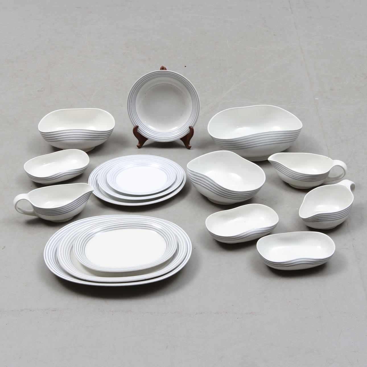 MATSERVIS, ca 70 delar, porslin, "Grå ränder", Wilhelm Kåge, Gustavsberg.