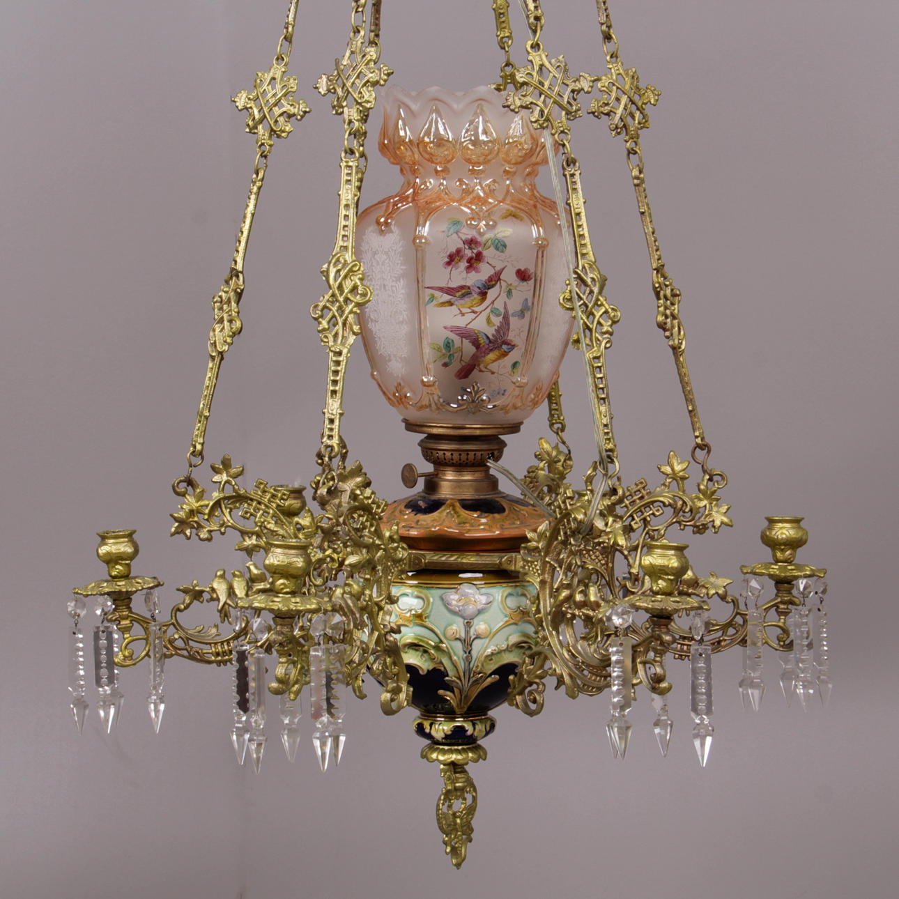 TAKFOTOGENLAMPA, majolika, sex ljusarmar, 1800/1900-tal, höjd 100 cm.