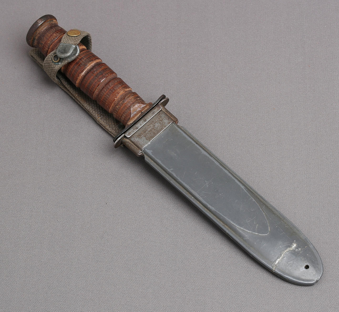 KAMPFMESSER mit Scheide, US Navy Mk 2, ca. Mitte der 1940er Jahre.