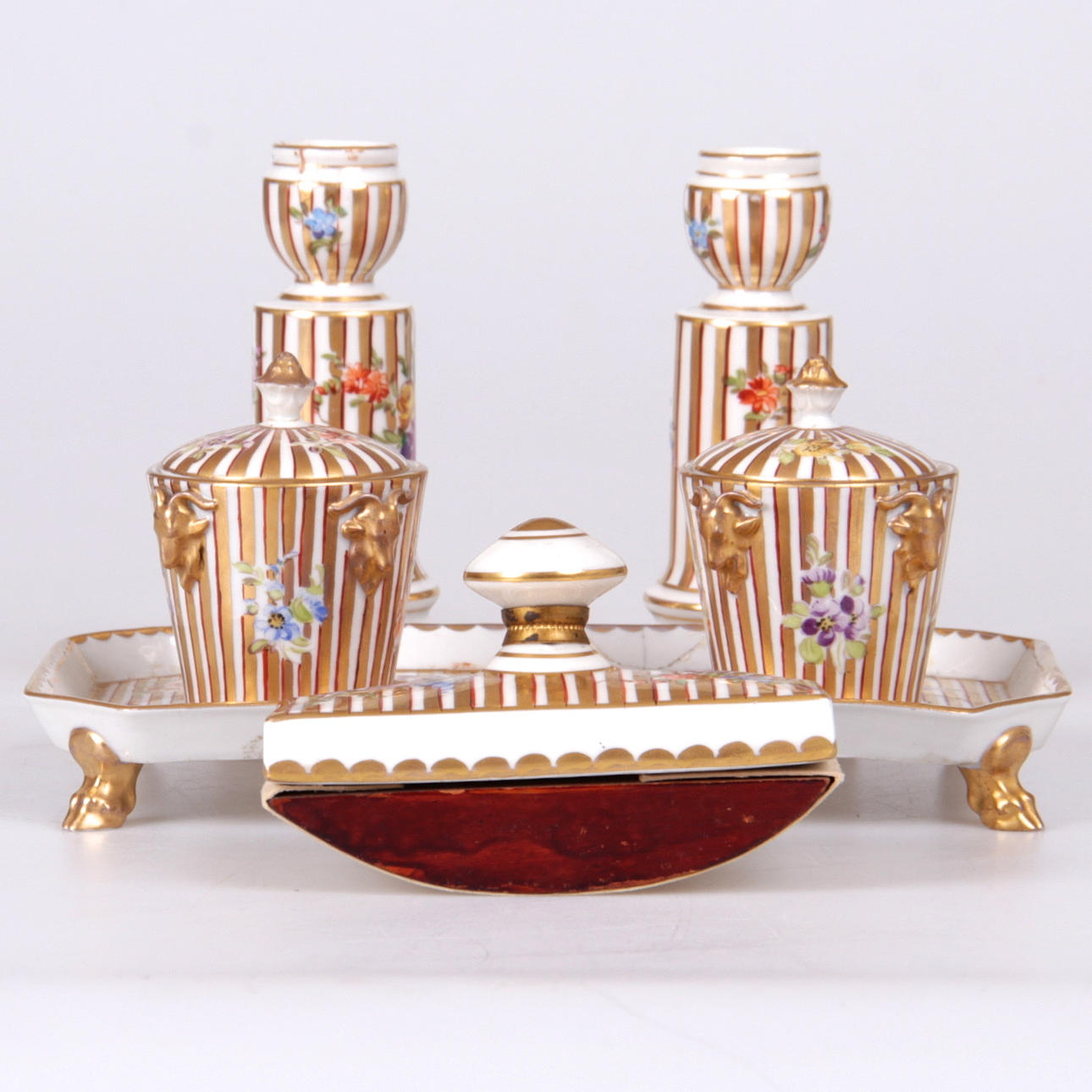 SKRIVSTÄLL, samt paret ljusstakar, porslin, Tyskland.