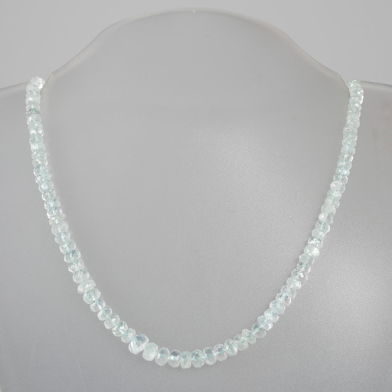 Collar de aguamarina.