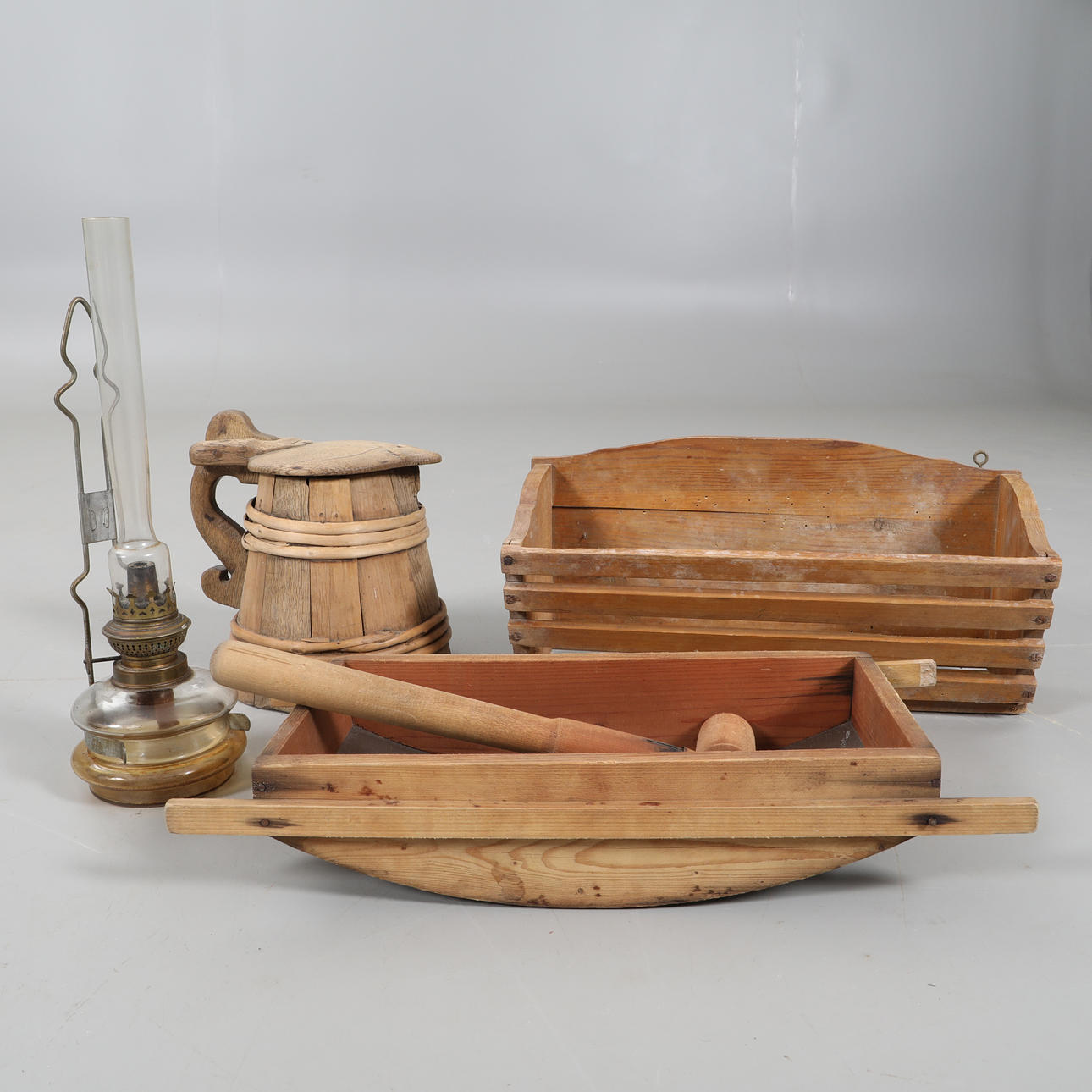 OBJETOS UTILITARIOS, 5 partes, hombre común.