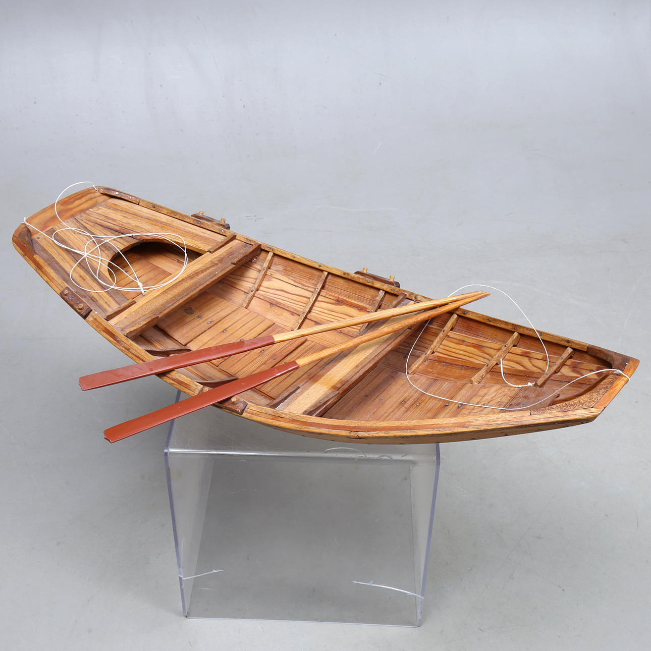 BÅDMODEL, træ, robåd, midten af det 20. århundrede.