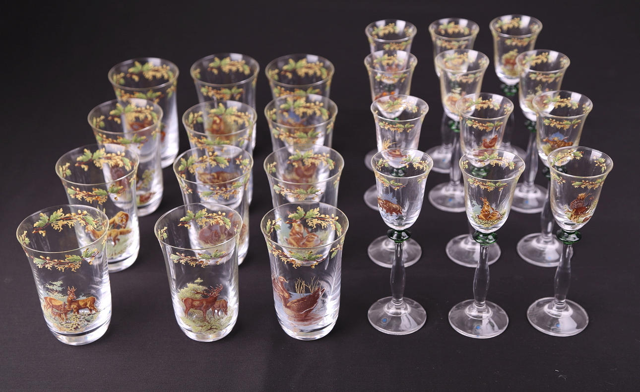 GLASSERVIS, 38 delar, Classic - Fyrklöver, Djurmotiv med eklövslingor.