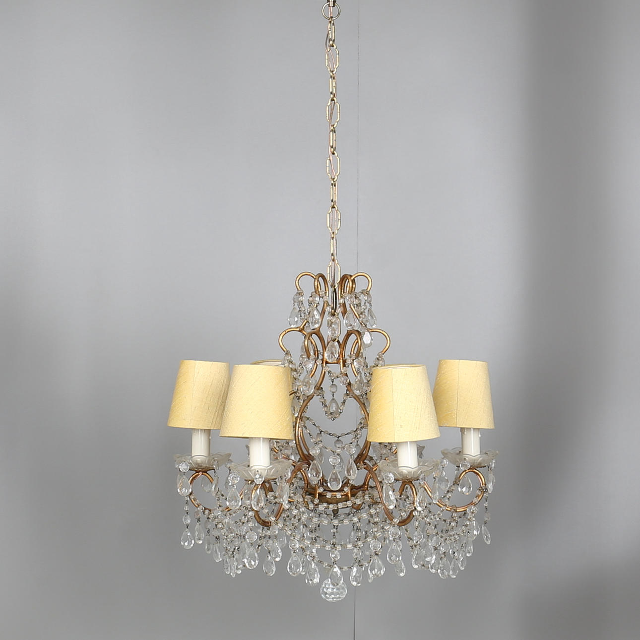 TAKARMATUR i mässing och kristall. 1900-talets andra hälft.