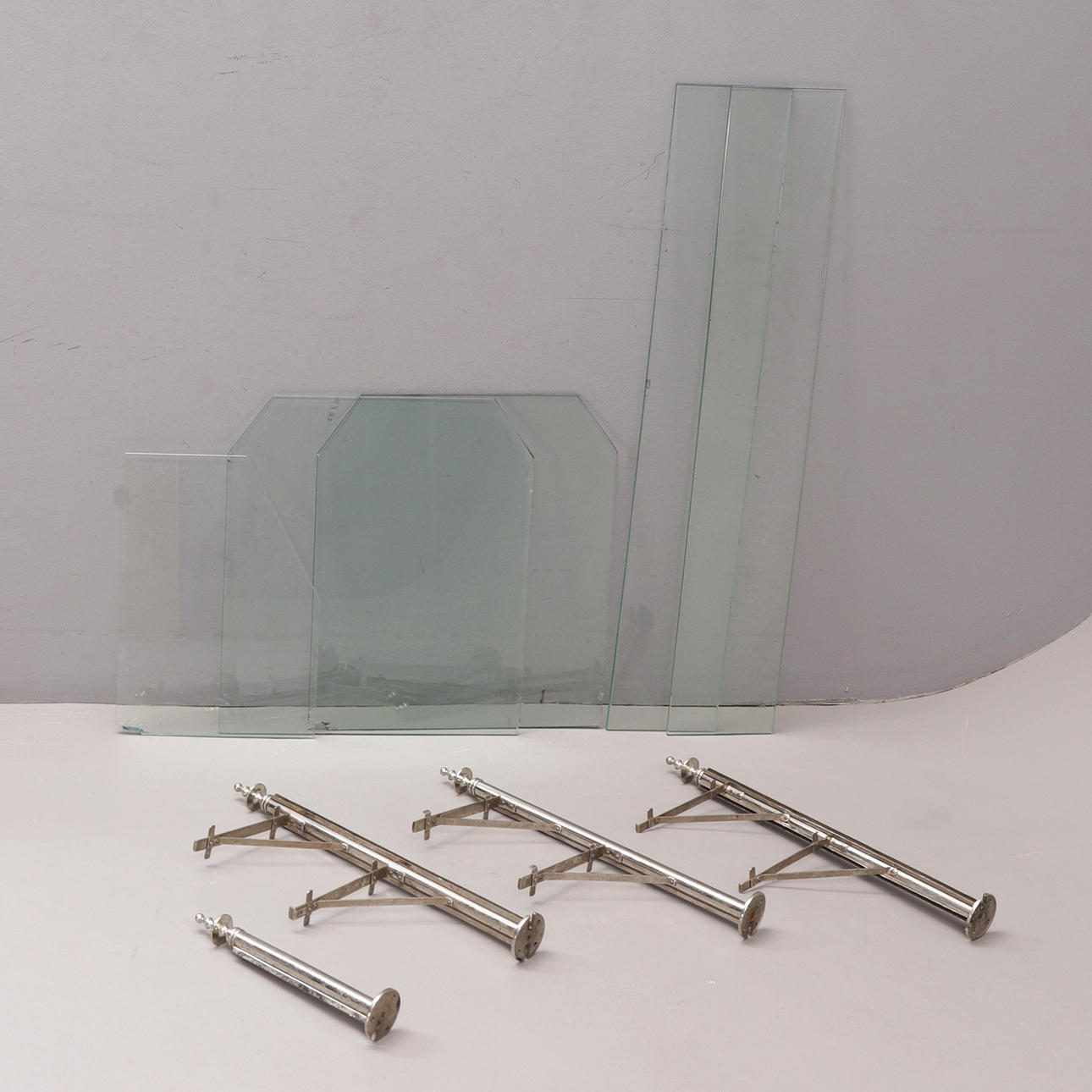 BUTIKSDISK, glas, metall.