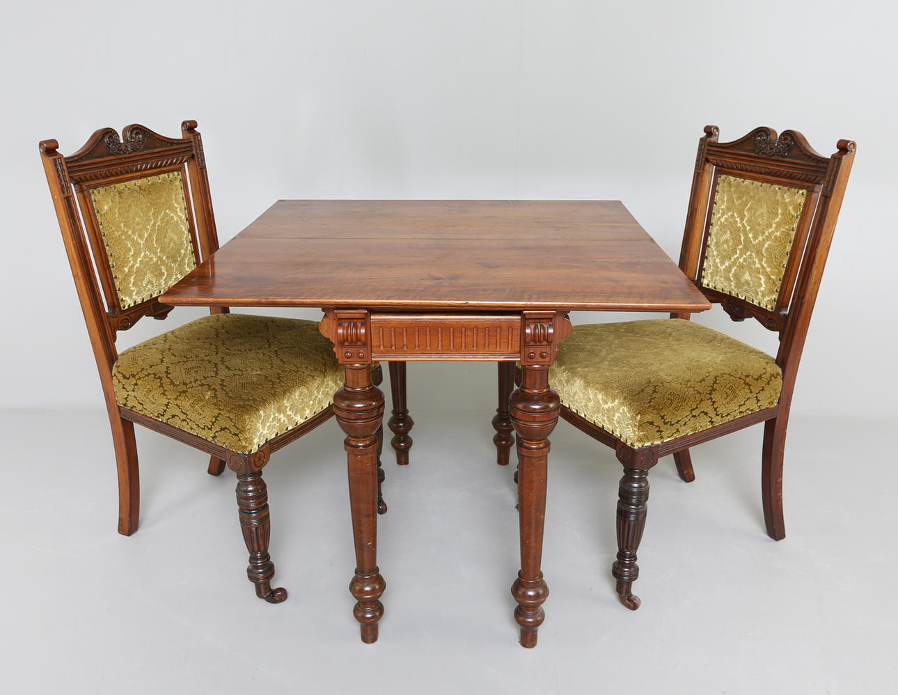 SPELBORD och TVÅ STOLAR, sent 1800-tal.