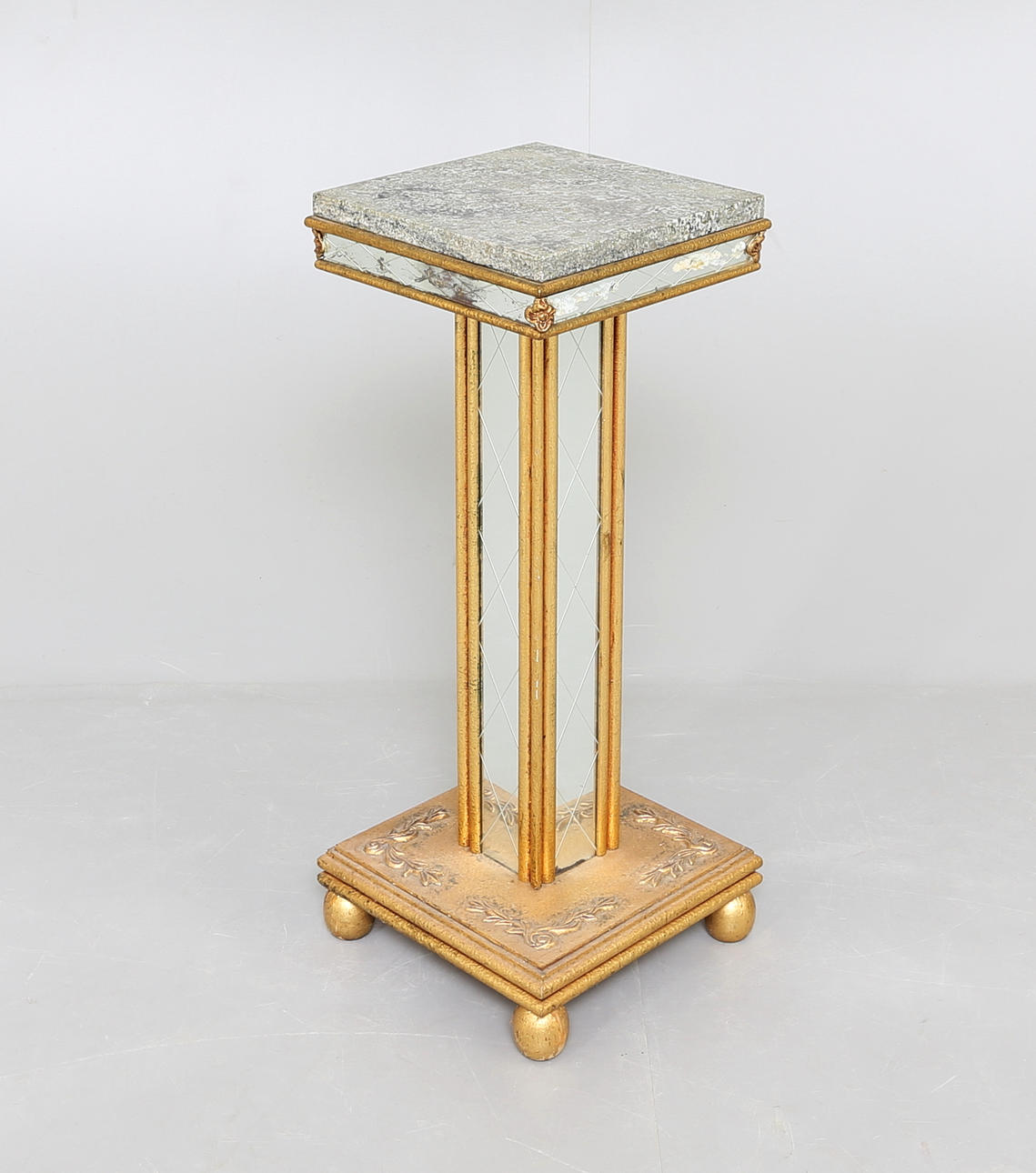 PIEDESTAL 1900-talets första hälft.