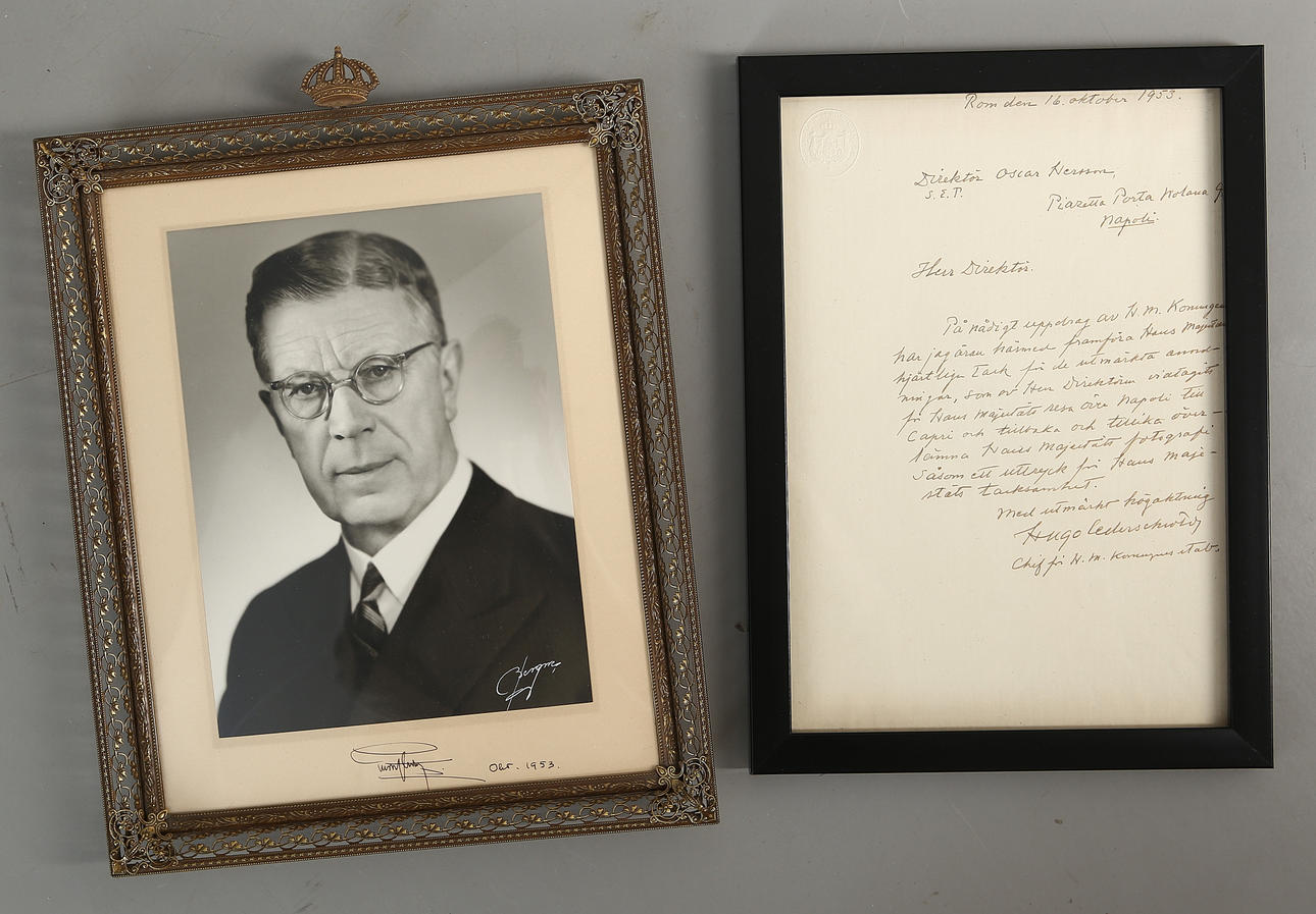 GUSTAF VI ADOLF, photograph with signature with LETTER OF THANKS, written by Hugo Cederschiöld, dated 1953.