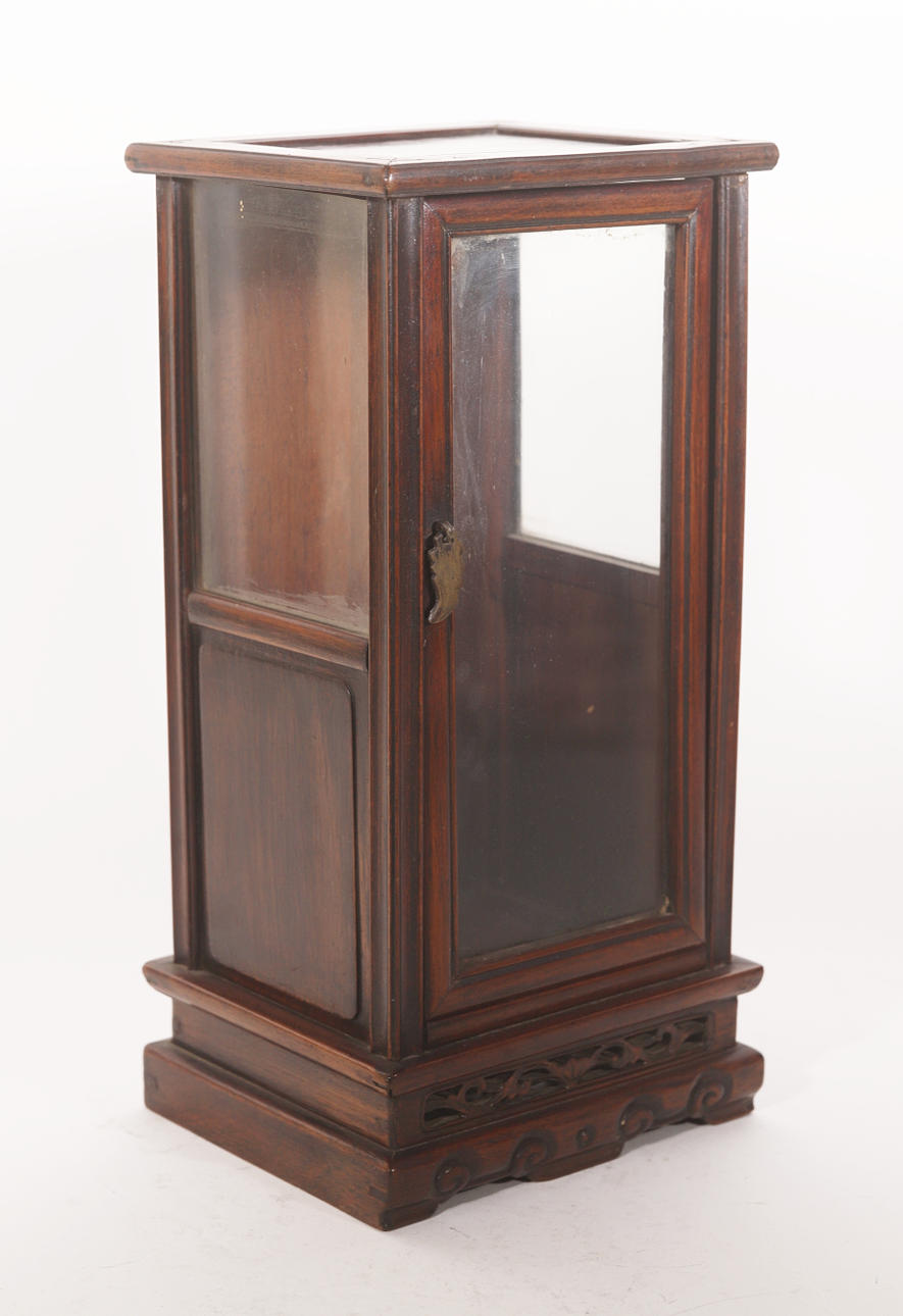 URNA EXPOSITORA ORIENTAL MADERA Y CRISTAL.