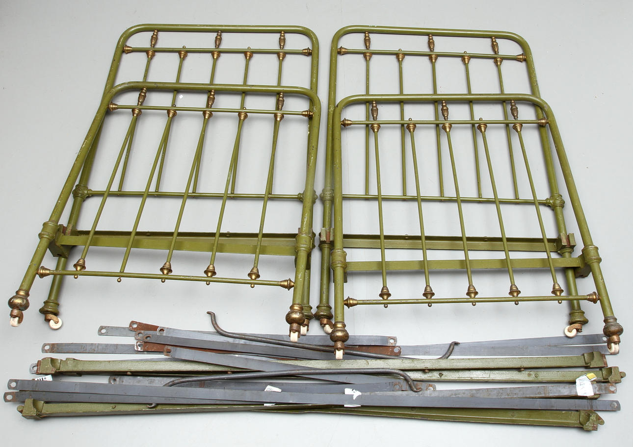 SÄNGAR, 1 par, järn, 1900-talets första hälft.