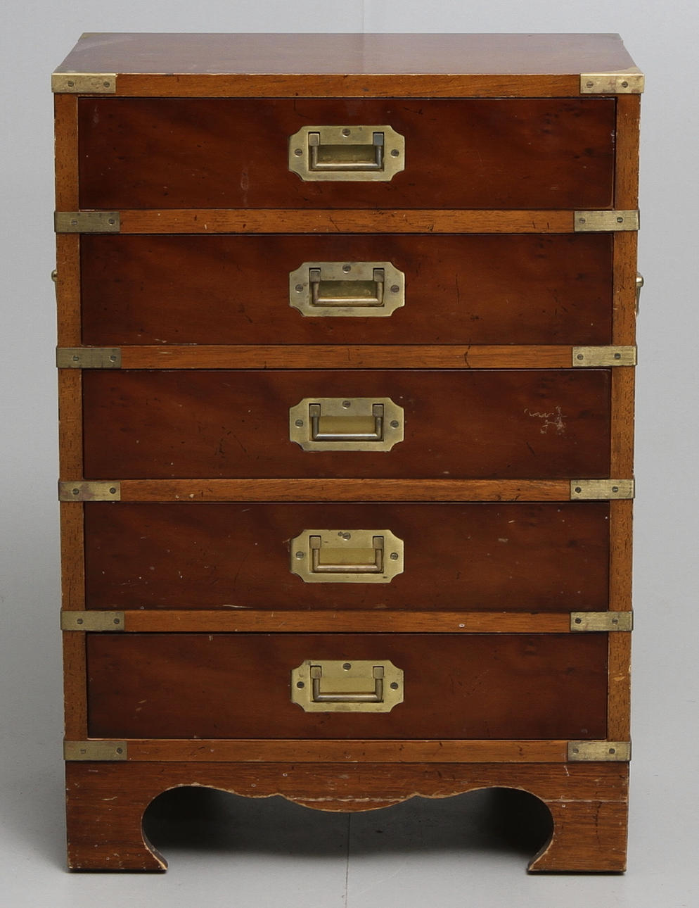 BYRÅ, engelsk-stil, 1900-tal.