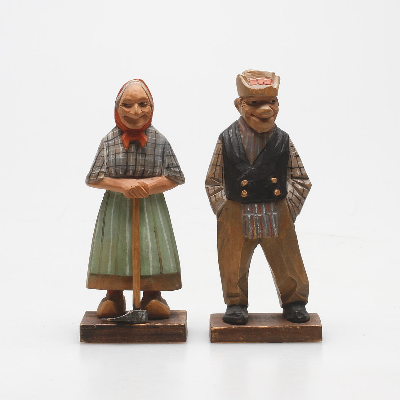 CARL-JOHAN TRYGG, Träfigurer, 2 stycken. Bemålade.Signerade c-j Trygg 1943-44.