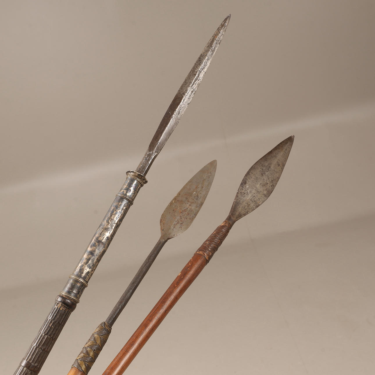 SPJUT, 3 stycken, trä och metall, Afrika.