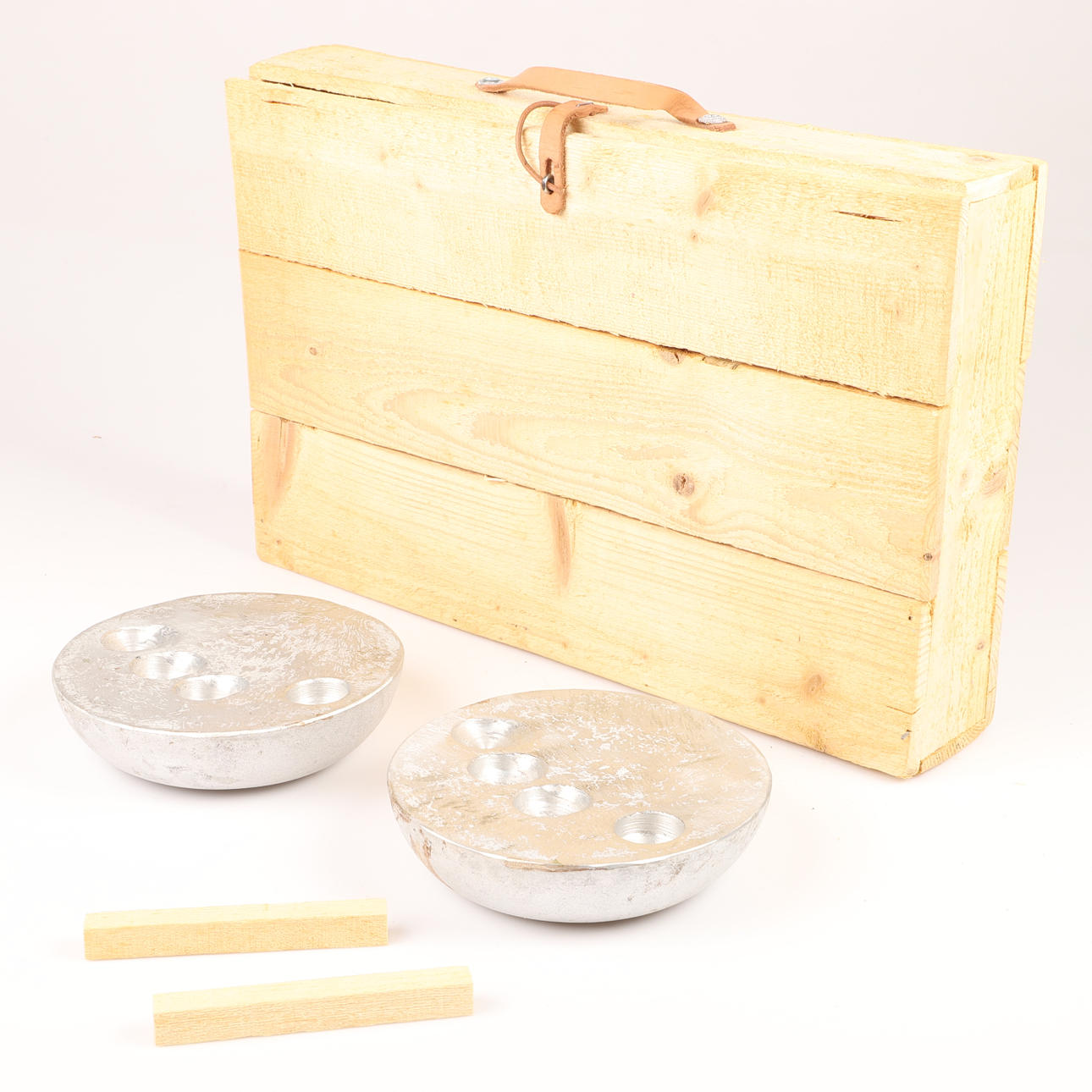 VARPASPEL i presentlåda, gjutjärn/trä, 2000-tal.