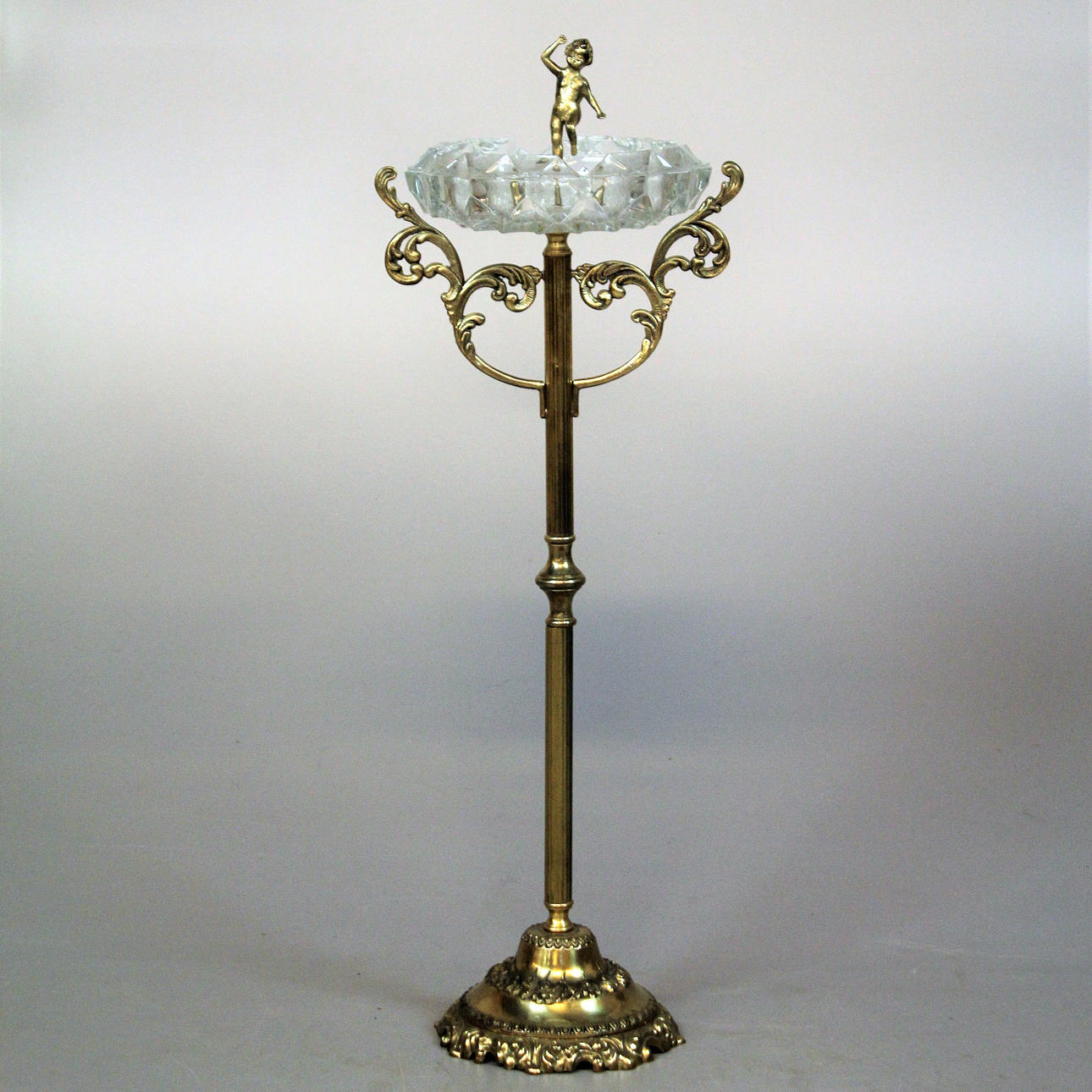 ASCHENBECHER AUF FUSS, Messing/Glas.