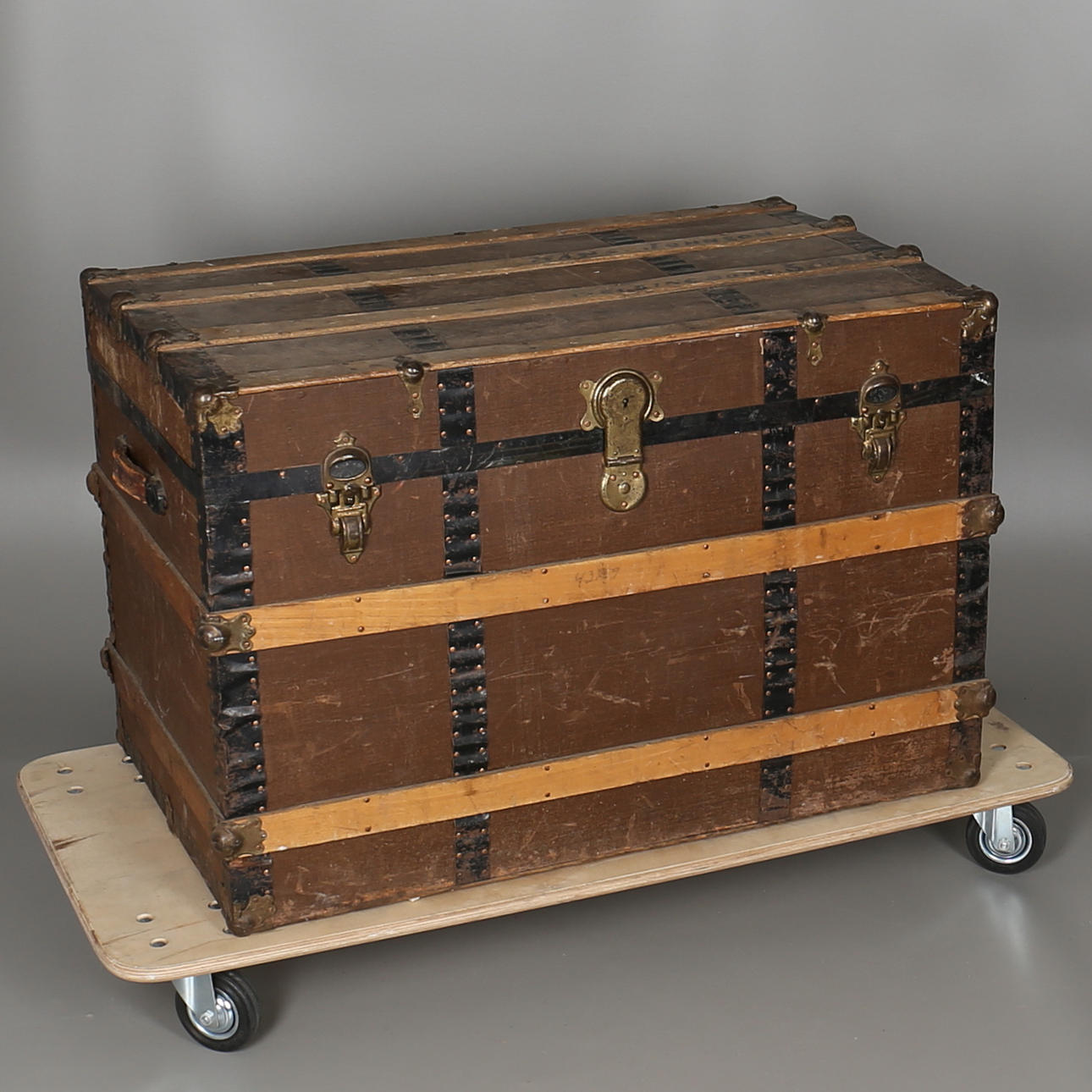 AMERIKAKOFFERT. 1900-talets första hälft. Plåt/trä.