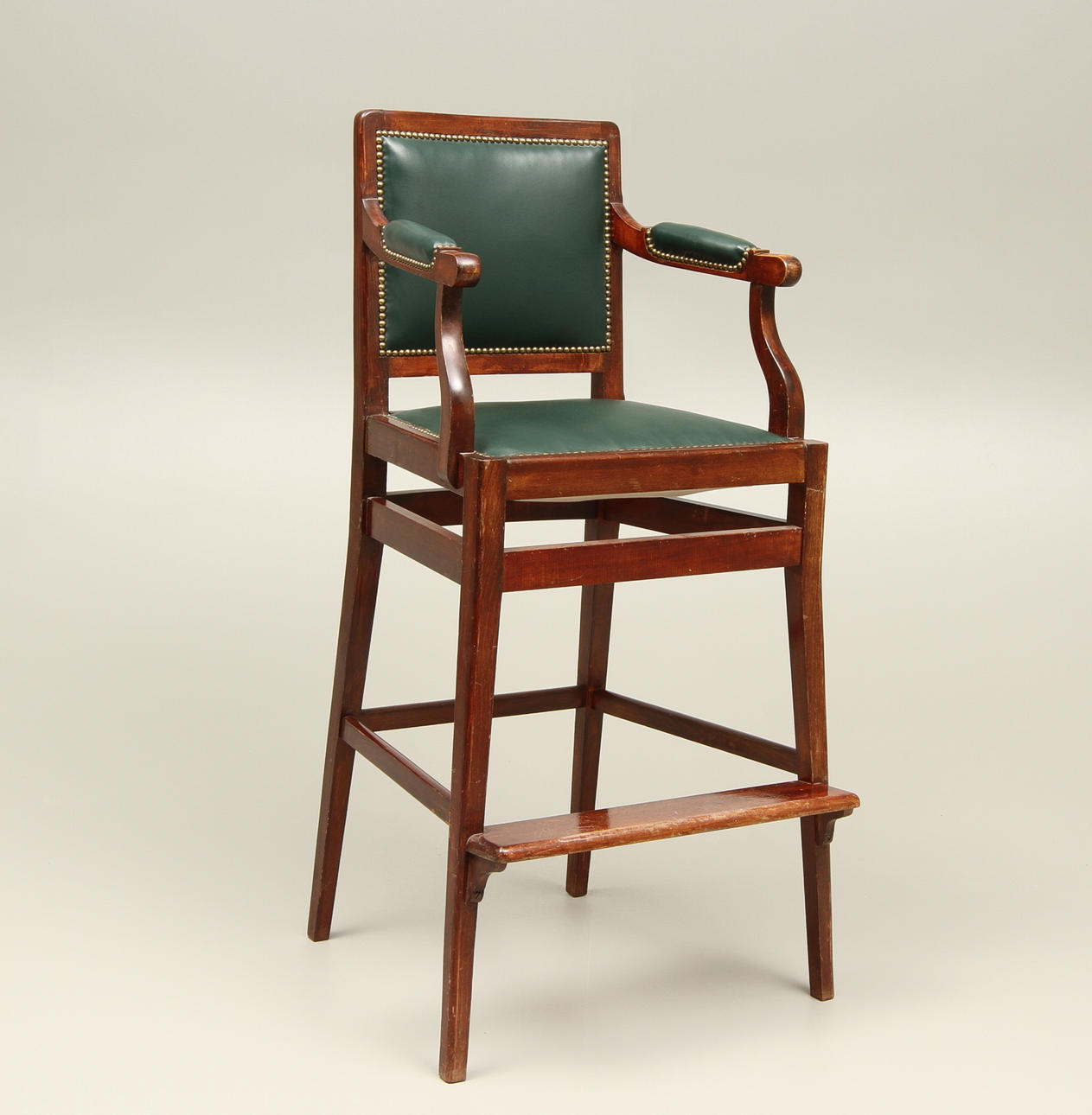 CROUPIERSTOL, "Caro, Paris". Mahogny, grön klädsel, engelsk stil.