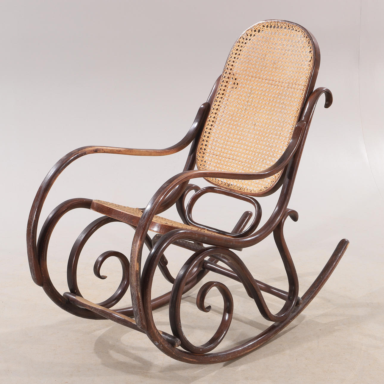 SILLA ROCK, estilo Thonét, madera curvada, 1900.