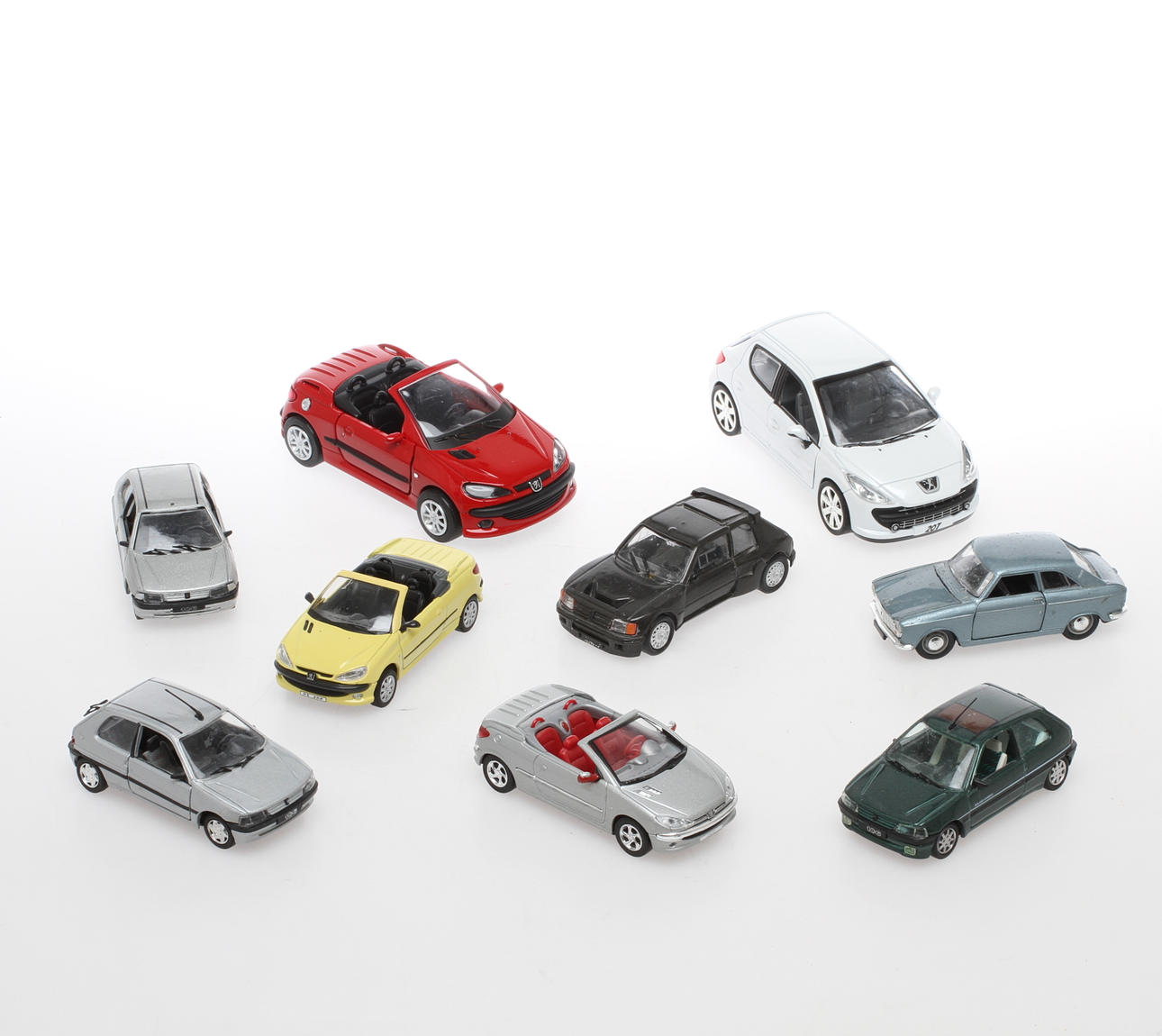 MODELLBILAR PEUGEOT olika tillverkare 9 stycken bilar i 100 - 200-serien.